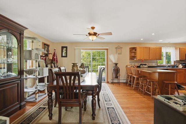 1527 Main Street, Acushnet, MA 02743