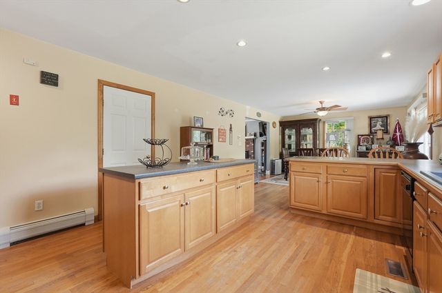1527 Main Street, Acushnet, MA 02743