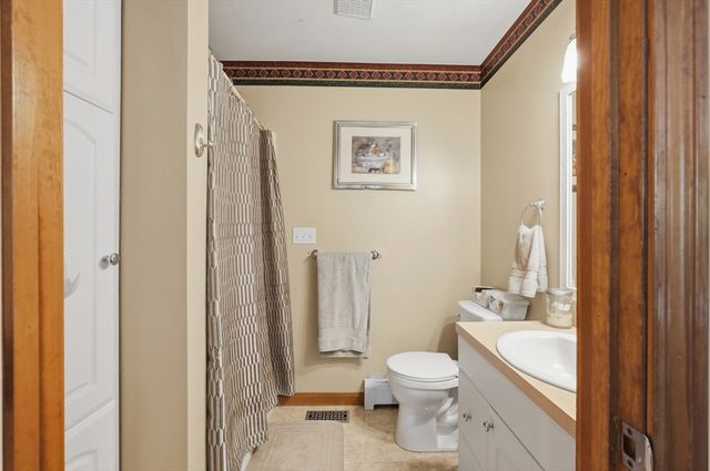 1527 Main Street, Acushnet, MA 02743