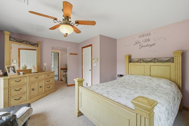 1527 Main Street, Acushnet, MA 02743