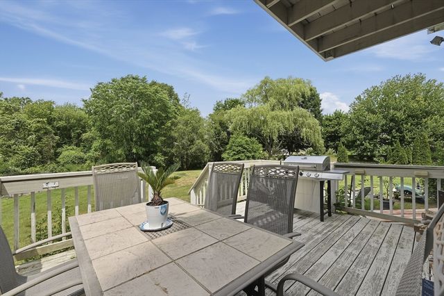 1527 Main Street, Acushnet, MA 02743