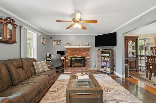 1527 Main Street, Acushnet, MA 02743