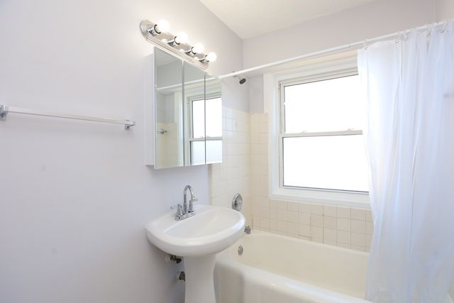 7333 N Ridge Boulevard 501, Chicago, IL 60645