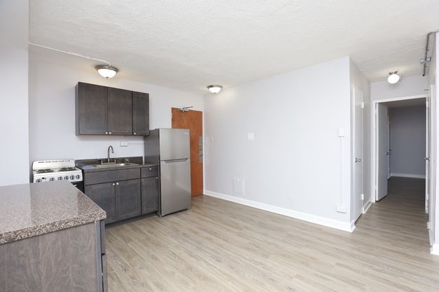 7333 N Ridge Boulevard 501, Chicago, IL 60645