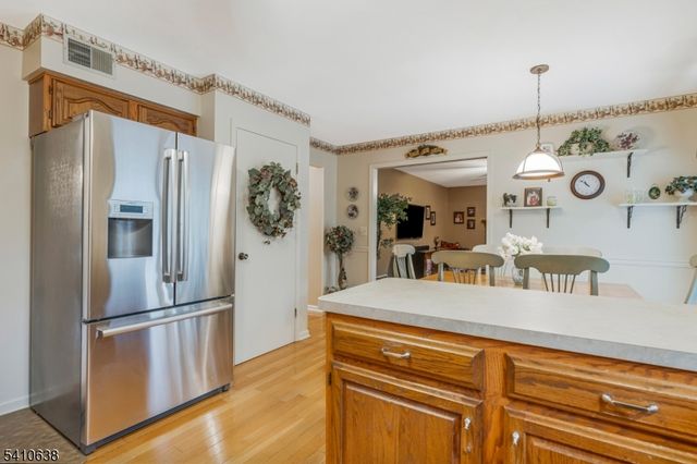 13 Grandview Cir, Raritan Twp., NJ 08822