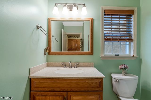 13 Grandview Cir, Raritan Twp., NJ 08822