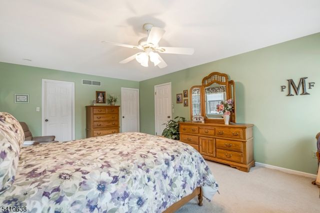 13 Grandview Cir, Raritan Twp., NJ 08822