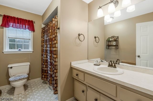 13 Grandview Cir, Raritan Twp., NJ 08822