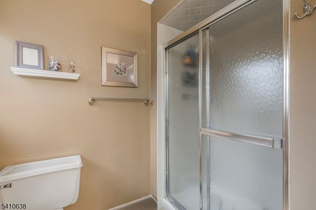 13 Grandview Cir, Raritan Twp., NJ 08822