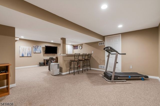 13 Grandview Cir, Raritan Twp., NJ 08822