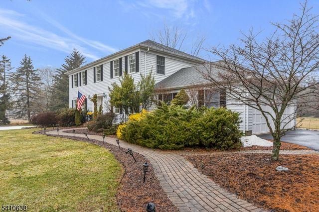 13 Grandview Cir, Raritan Twp., NJ 08822