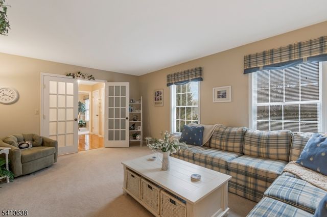 13 Grandview Cir, Raritan Twp., NJ 08822