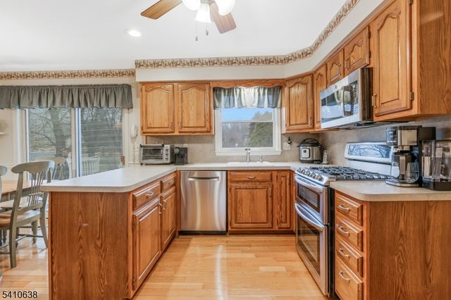 13 Grandview Cir, Raritan Twp., NJ 08822