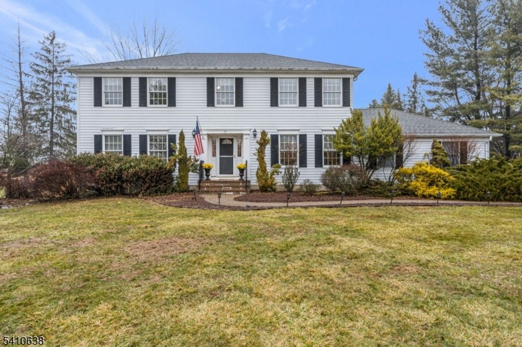 13 Grandview Cir, Raritan Twp., NJ 08822