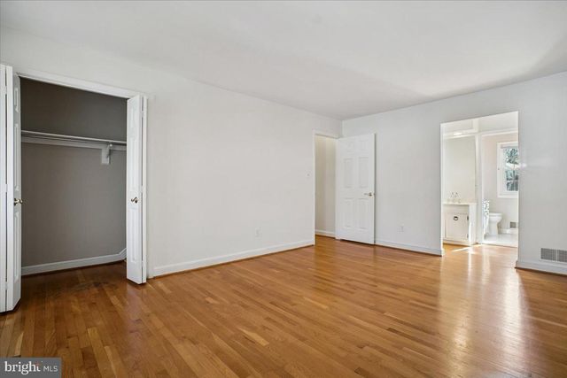 1221 FORESTVILLE DR, Great Falls, VA 22066