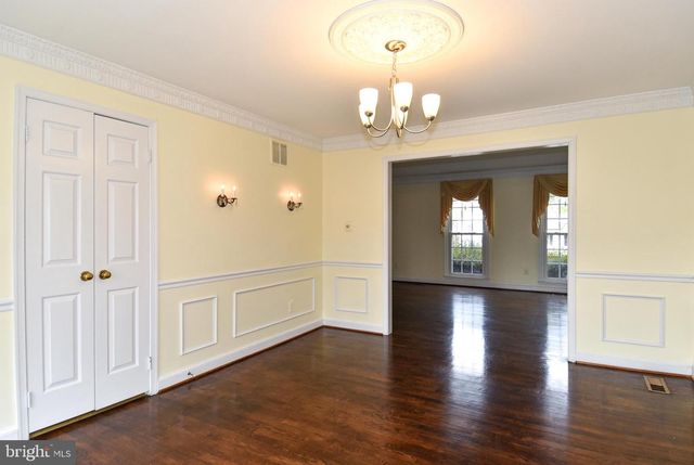 1221 FORESTVILLE DR, Great Falls, VA 22066