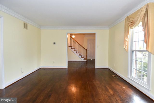 1221 FORESTVILLE DR, Great Falls, VA 22066