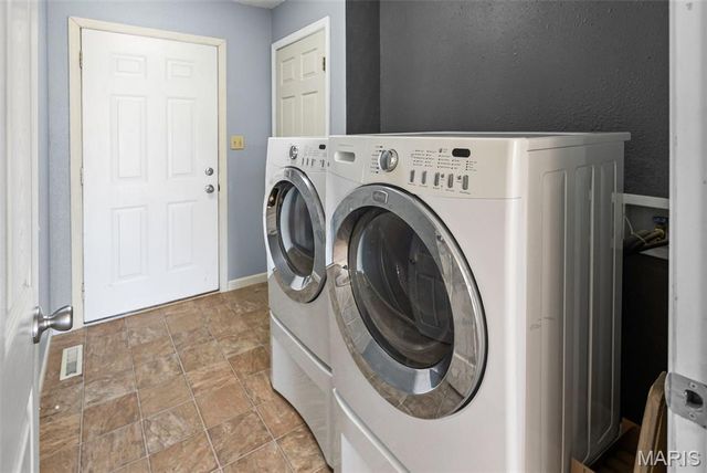 141 Fairway Drive, Maryville, IL 62062