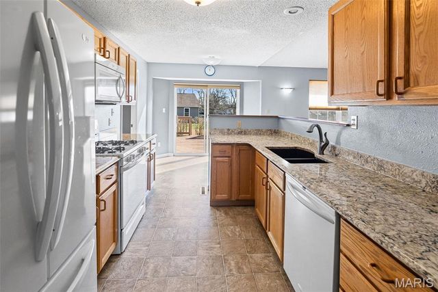 141 Fairway Drive, Maryville, IL 62062