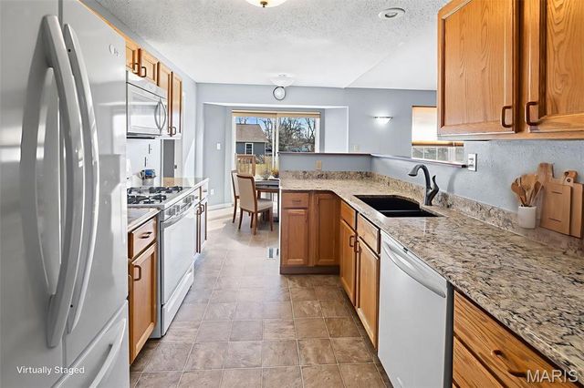 141 Fairway Drive, Maryville, IL 62062