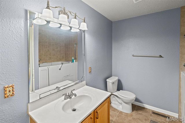 141 Fairway Drive, Maryville, IL 62062