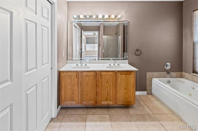 141 Fairway Drive, Maryville, IL 62062