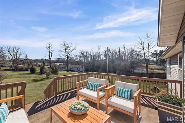 141 Fairway Drive, Maryville, IL 62062