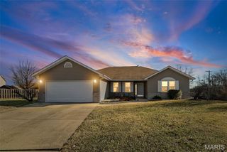 141 Fairway Drive, Maryville, IL 62062