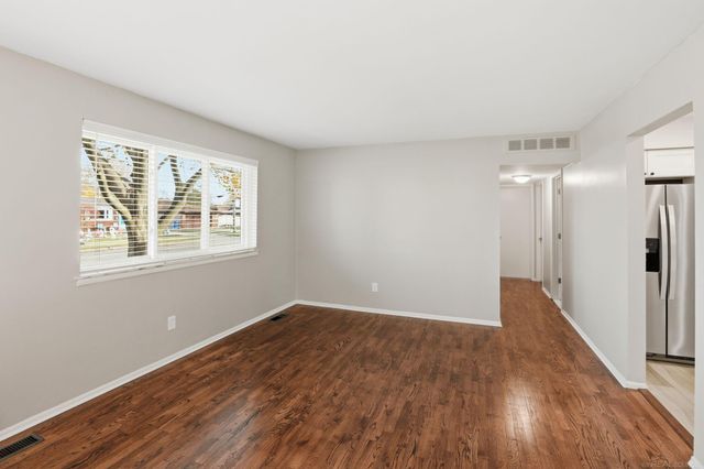 30045 N Iroquois Drive, Warren, MI 48088