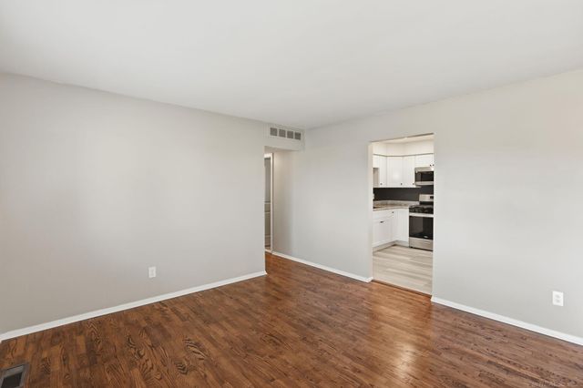 30045 N Iroquois Drive, Warren, MI 48088