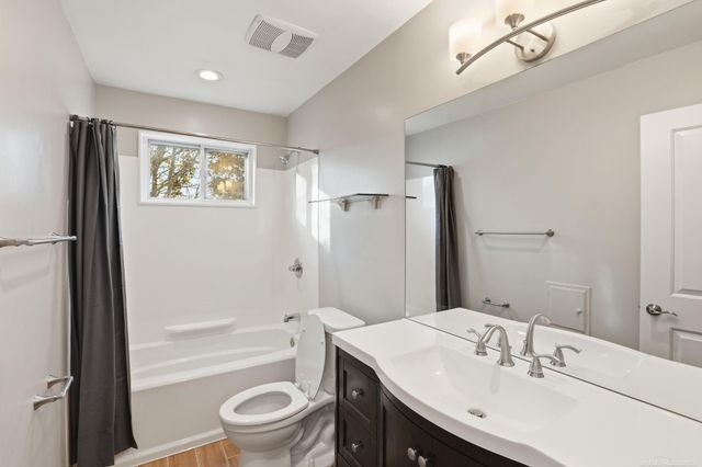 30045 N Iroquois Drive, Warren, MI 48088