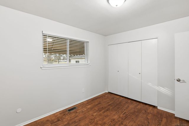 30045 N Iroquois Drive, Warren, MI 48088