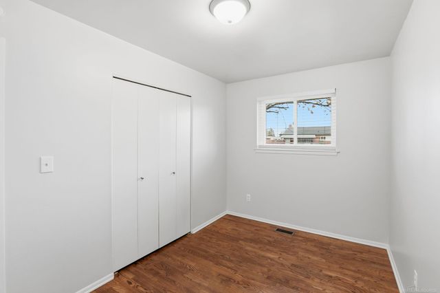 30045 N Iroquois Drive, Warren, MI 48088