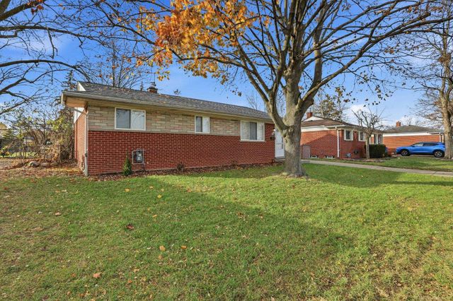 30045 N Iroquois Drive, Warren, MI 48088