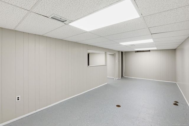 30045 N Iroquois Drive, Warren, MI 48088