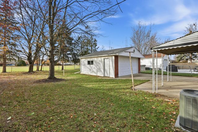 30045 N Iroquois Drive, Warren, MI 48088