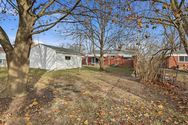 30045 N Iroquois Drive, Warren, MI 48088