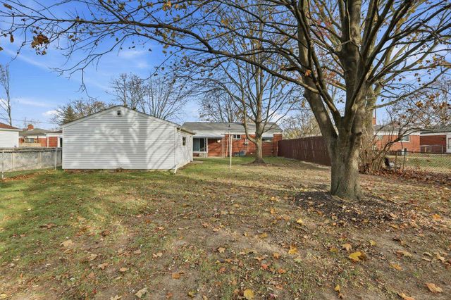 30045 N Iroquois Drive, Warren, MI 48088