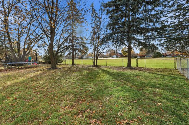 30045 N Iroquois Drive, Warren, MI 48088