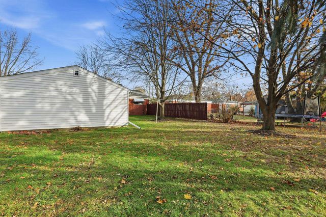 30045 N Iroquois Drive, Warren, MI 48088