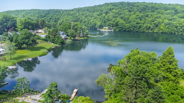 23 Lakeside Ave, Hardyston Twp., NJ 07460