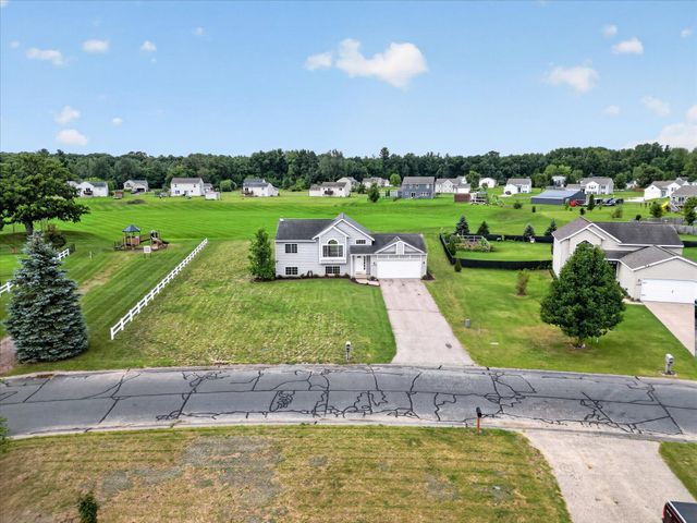 11310 Meadow Wood Circle, Greenville, MI 48838