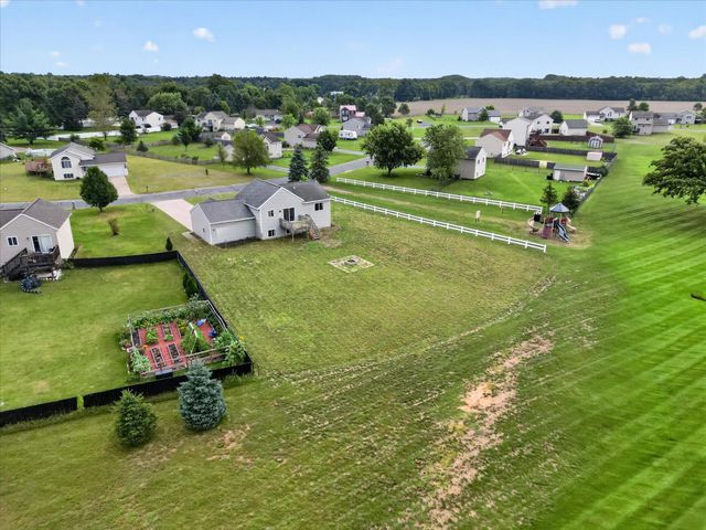 11310 Meadow Wood Circle, Greenville, MI 48838