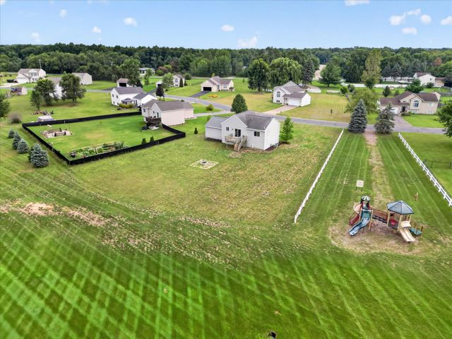 11310 Meadow Wood Circle, Greenville, MI 48838
