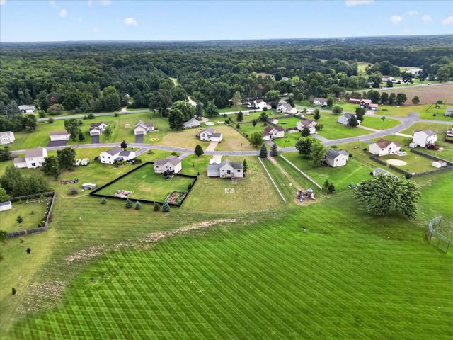 11310 Meadow Wood Circle, Greenville, MI 48838
