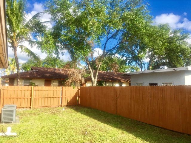 823-825 NW 9TH ST, Hallandale Beach, FL 33009