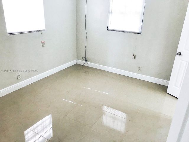 823-825 NW 9TH ST, Hallandale Beach, FL 33009