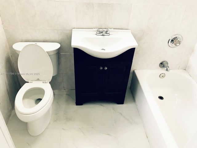 823-825 NW 9TH ST, Hallandale Beach, FL 33009