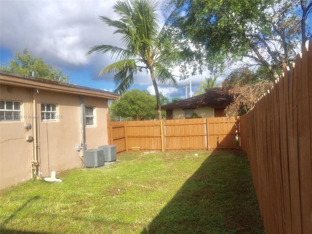 823-825 NW 9TH ST, Hallandale Beach, FL 33009