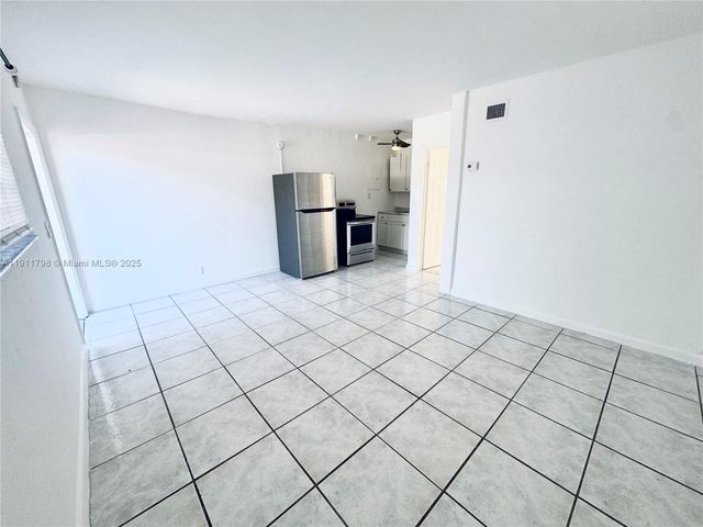 823-825 NW 9TH ST, Hallandale Beach, FL 33009